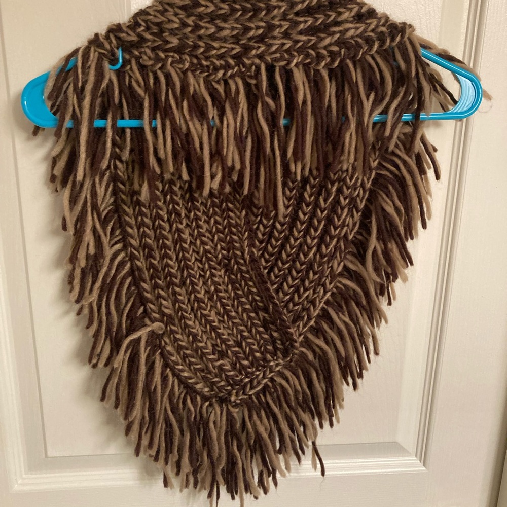 🍃 Crochet Thick Button Shawl Scarf - Picture 3 of 5